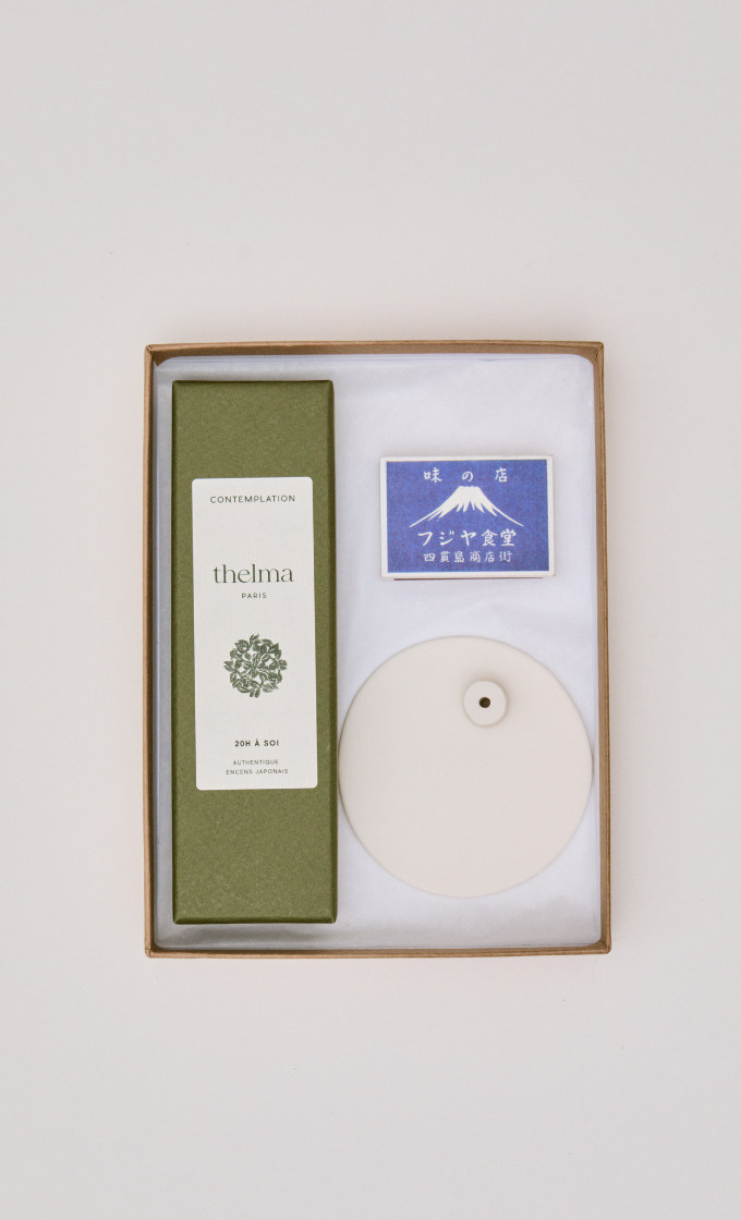 contemplation_porte_encens_blanc