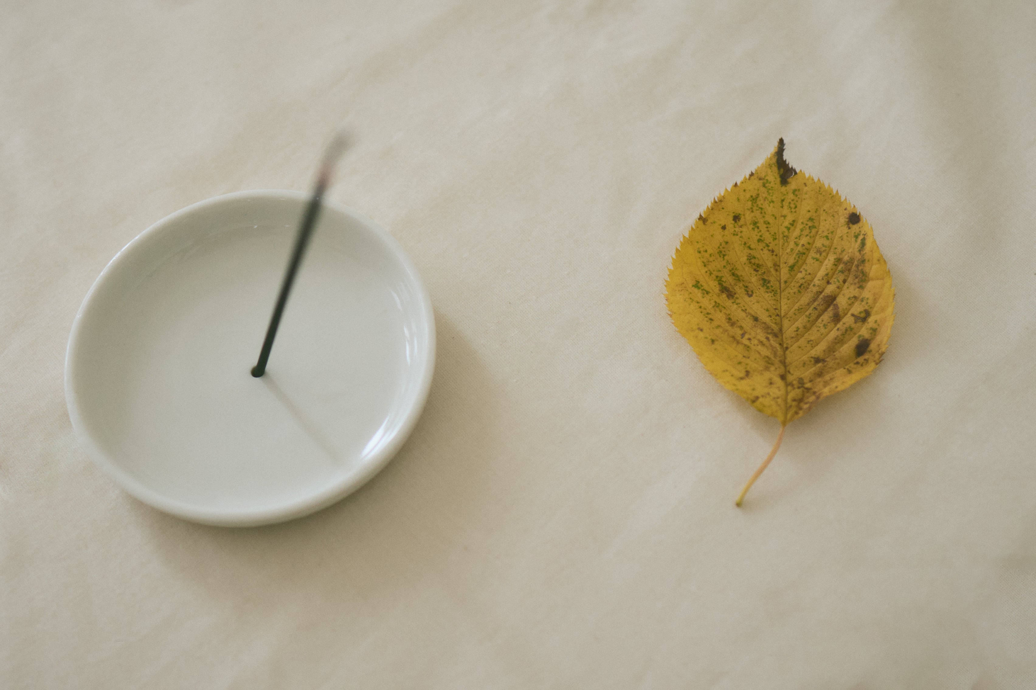 le porte-encens blanc en porcelaine
