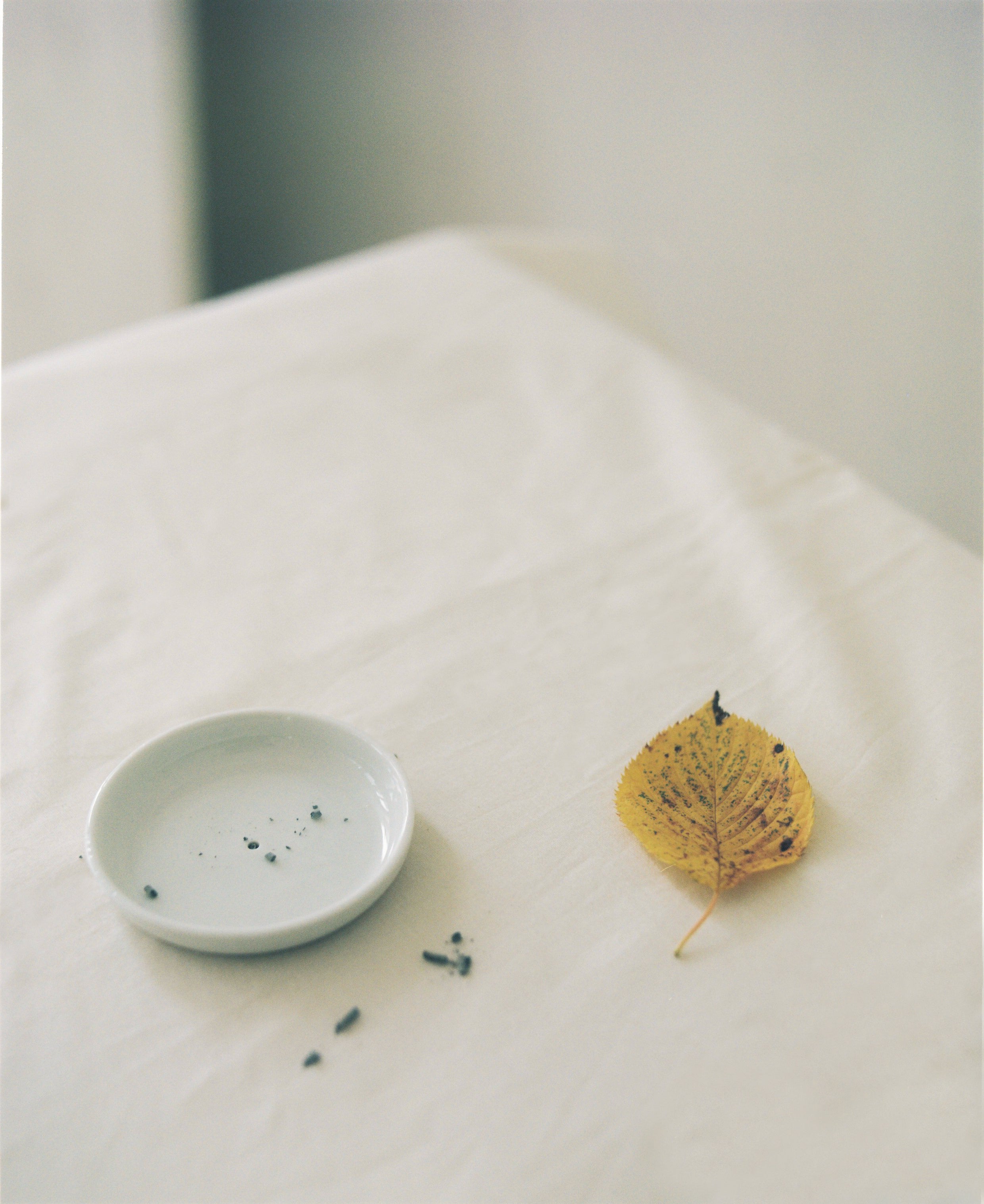 porte-encens blanc en porcelaine