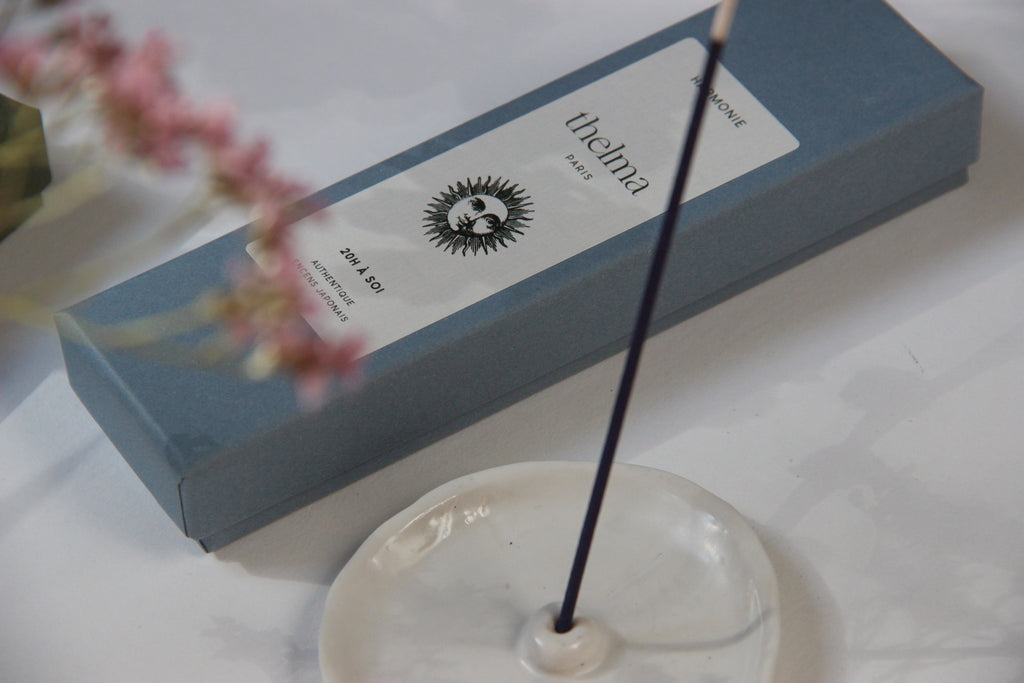 Thelma Paris - bâtons d'encens Hamrnoie au parfum de lavande et porte-encens en céramique